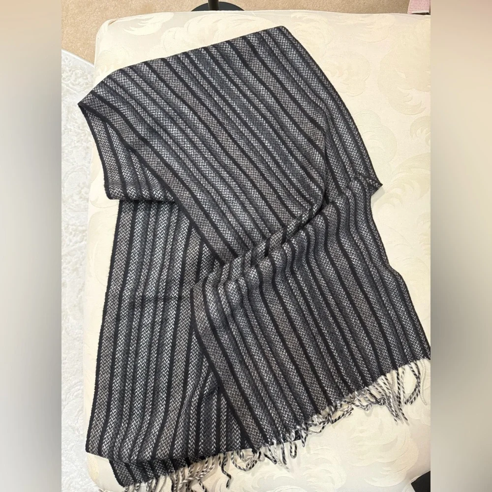 Jos A Bank 100%‎ Cashmere Scarf Black Gray Herringbone Fringe